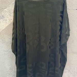 Malissa oversized green top.